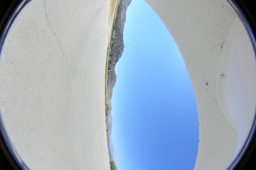 VID_20230325_080653_00_014.insv
